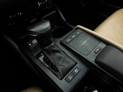 Used 2020 Lexus ES 300h w/ Premium Package image 25