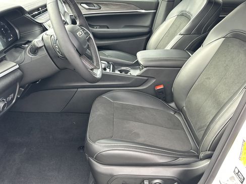 New 2026 Jeep Grand Cherokee Altitude image 10