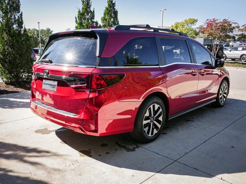 Used 2025 Honda Odyssey EX-L image 10