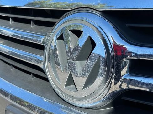 Used 2011 Volkswagen Tiguan S AWD/4WD image 9