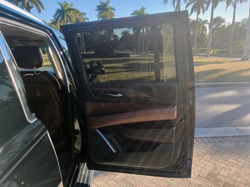 Used 2019 Cadillac Escalade ESV Luxury image 33