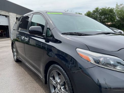 Used 2015 Toyota Sienna SE FWD image 11
