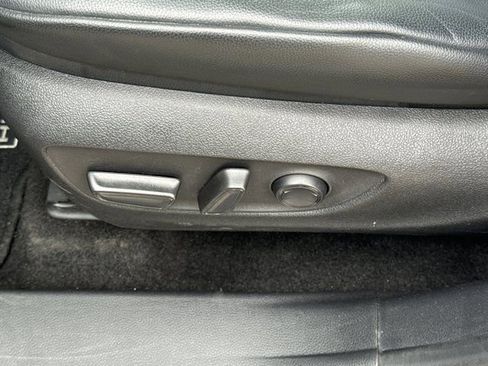 Used 2024 Toyota Highlander XLE AWD/4WD image 18
