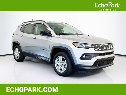 Used 2022 Jeep Compass Latitude image 1