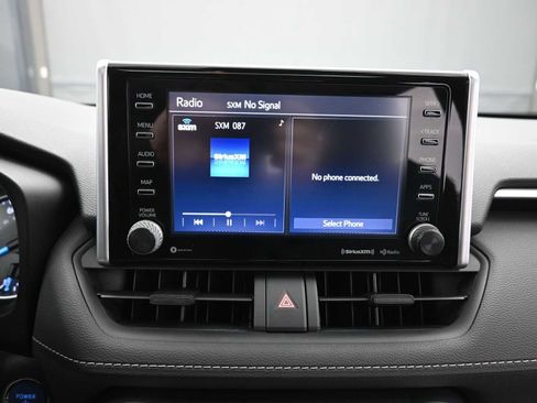 Used 2021 Toyota RAV4 XLE w/ Convenience Package image 14