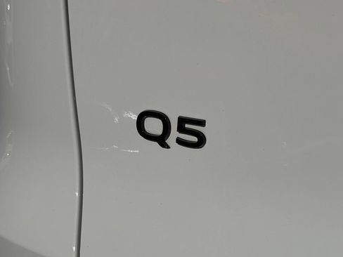 Used 2025 Audi Q5 Premium w/ Convenience Package AWD/4WD image 27