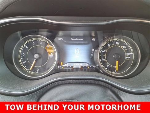 Used 2019 Jeep Cherokee Trailhawk w/ Cold Weather Group image 17