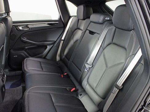 Used 2025 Porsche Macan image 34