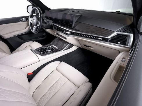 Used 2024 BMW X7 M60i w/ Executive Package image 51