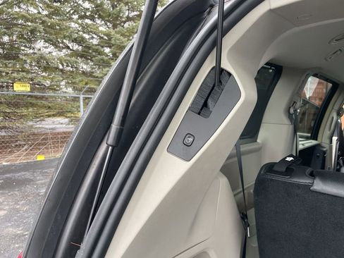 Used 2016 Chrysler Town & Country Touring w/ Driver Convenience Group image 33