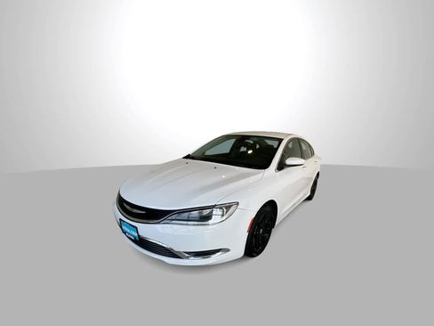 Used 2016 Chrysler 200 Limited w/ Convenience Group image 4
