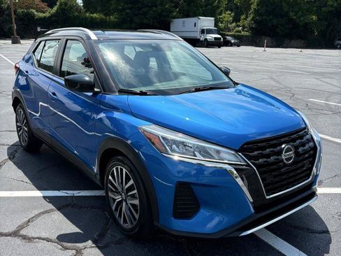 Used 2021 Nissan Kicks SV FWD image 3