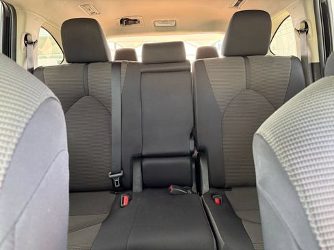 Used 2025 Toyota Highlander LE FWD image 40