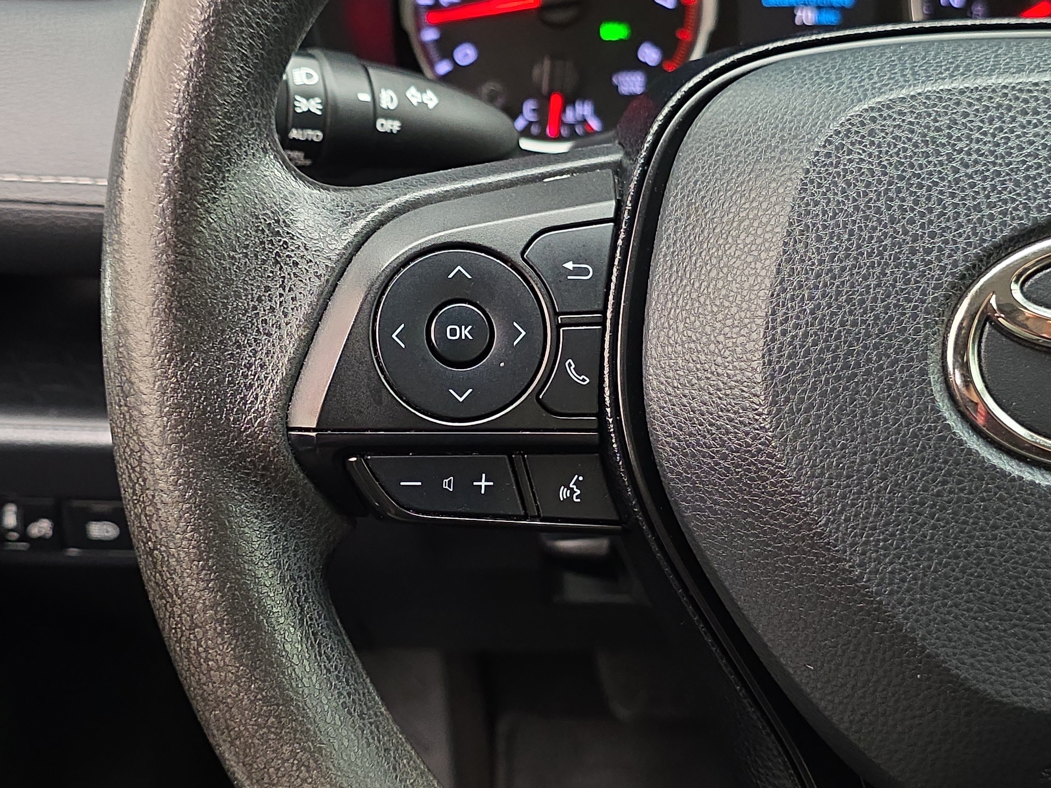 Used 2020 Toyota RAV4 XLE FWD image 16