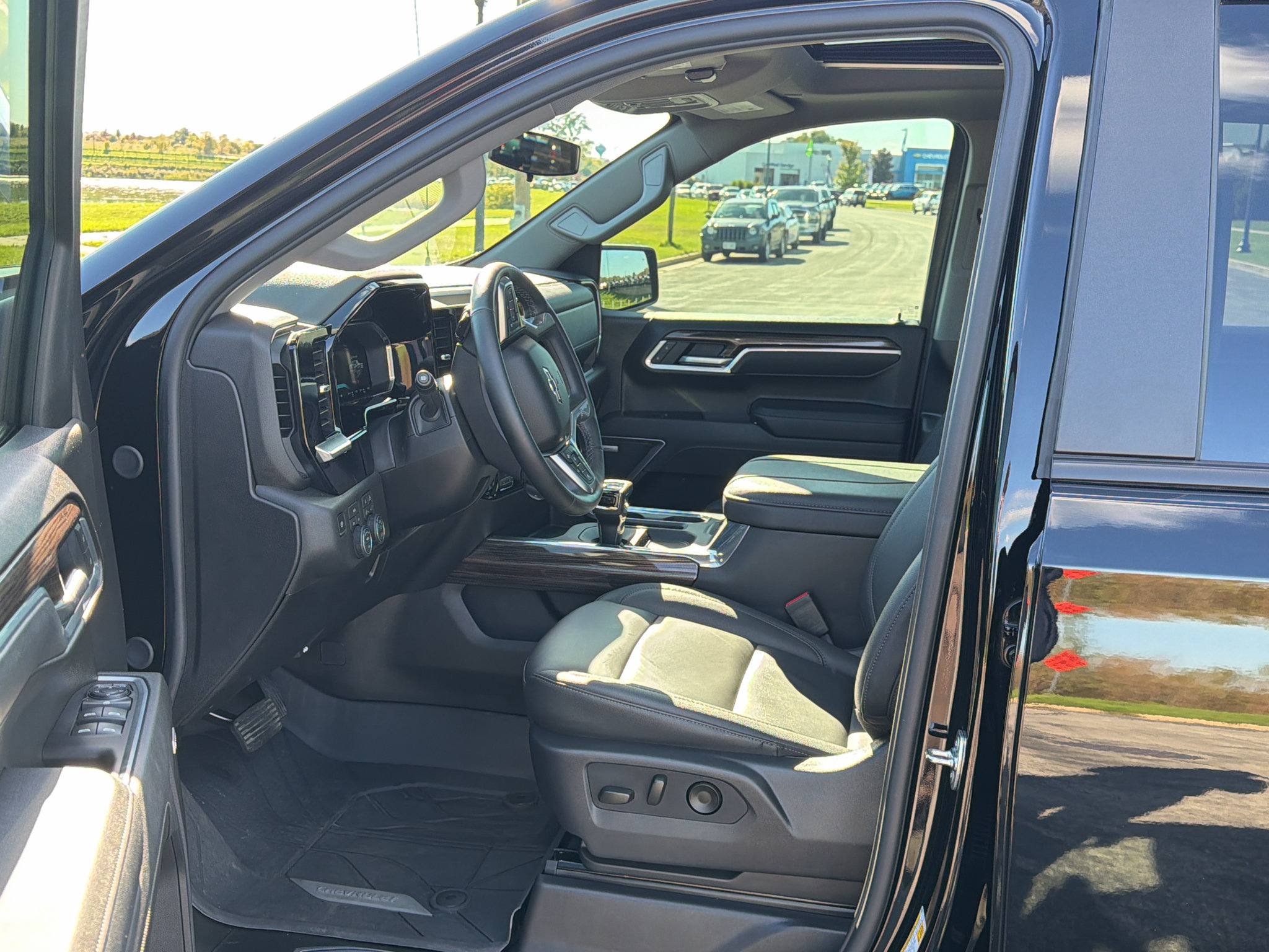 Used 2026 Chevrolet Silverado 1500 RST w/ Redline Edition AWD/4WD image 14
