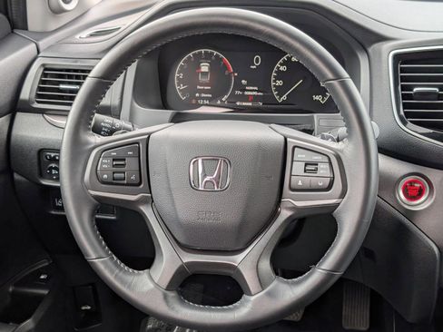 Used 2025 Honda Ridgeline Sport image 16
