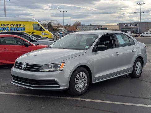Used 2016 Volkswagen Jetta S image 9