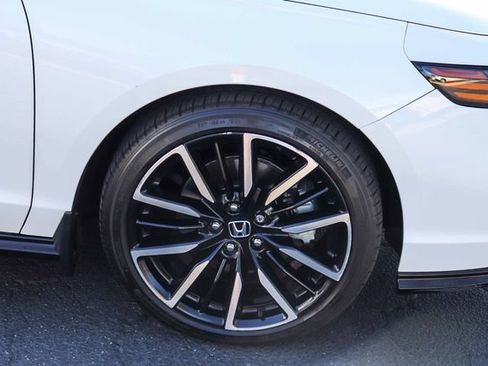 Used 2024 Honda Accord Touring image 8