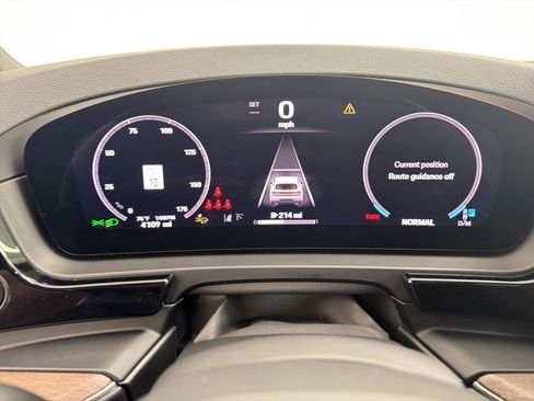Certified 2025 Porsche Cayenne AWD/4WD image 17