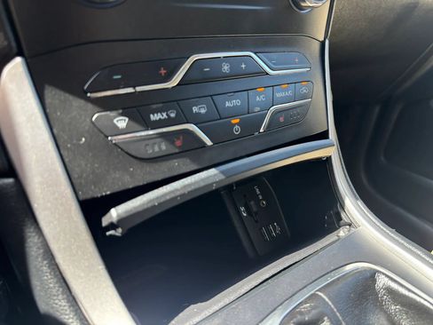 Used 2015 Ford Edge SEL w/ Equipment Group 201A AWD/4WD image 38