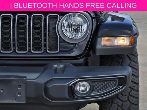 Used 2025 Jeep Gladiator Sport AWD/4WD image 11