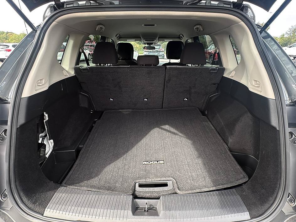 Certified 2023 Nissan Rogue SV FWD image 37