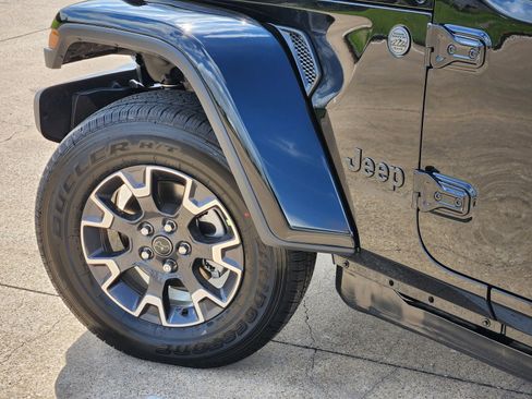 New 2026 Jeep Gladiator Sport AWD/4WD image 17