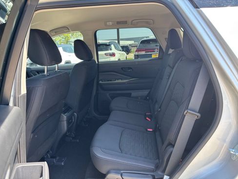 Used 2025 Nissan Pathfinder SV AWD/4WD image 28
