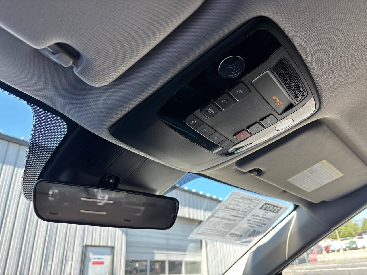 Used 2025 Kia Carnival EX FWD image 11