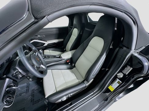 Used 2025 Porsche 718 Boxster image 5
