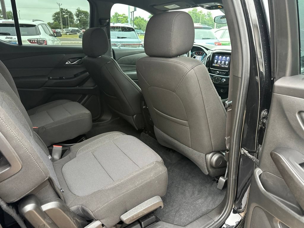 Used 2023 Chevrolet Traverse LT FWD image 18