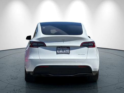 Used 2023 Tesla Model Y Long Range AWD/4WD image 5