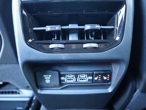 New 2025 Jeep Grand Cherokee Limited w/ Black Appearance Package image 16