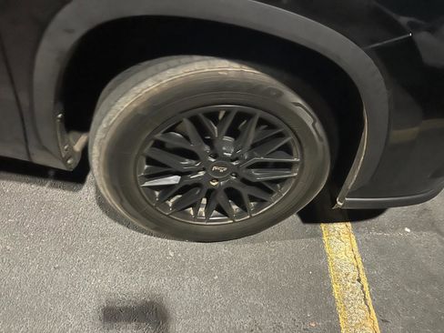 Used 2022 Toyota Highlander Bronze Edition image 7