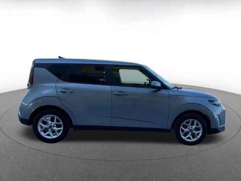 Used 2025 Kia Soul LX w/ LX Technology Package image 12