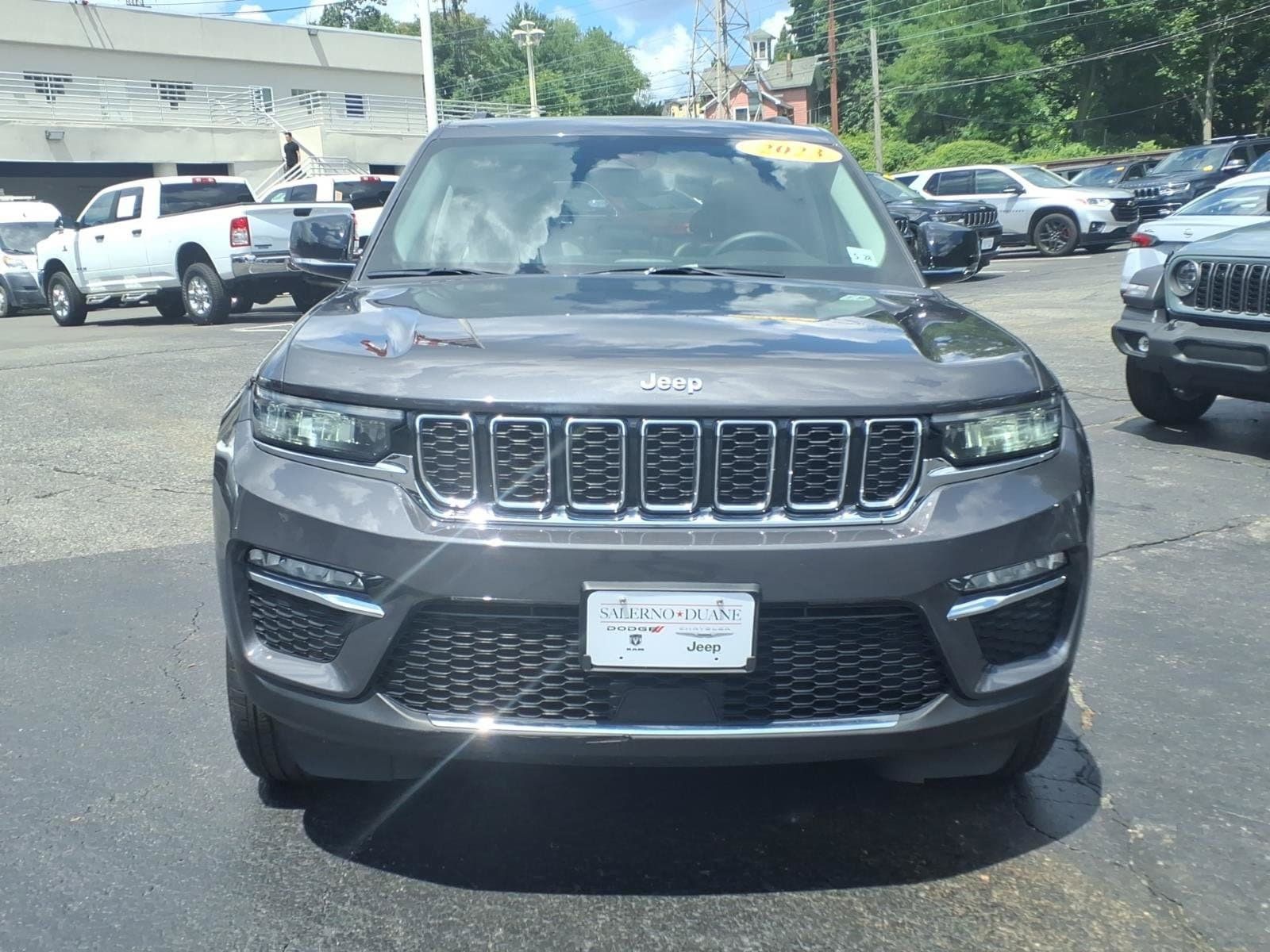 Used 2023 Jeep Grand Cherokee 4WD 4xe image 2