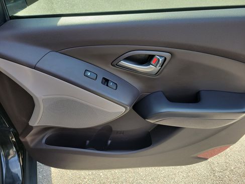 Used 2015 Hyundai Tucson SE AWD/4WD image 10