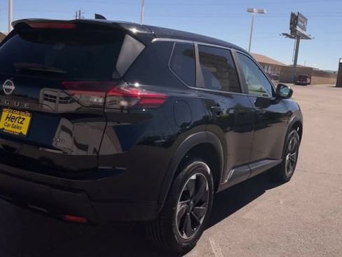Used 2025 Nissan Rogue SV AWD/4WD image 9