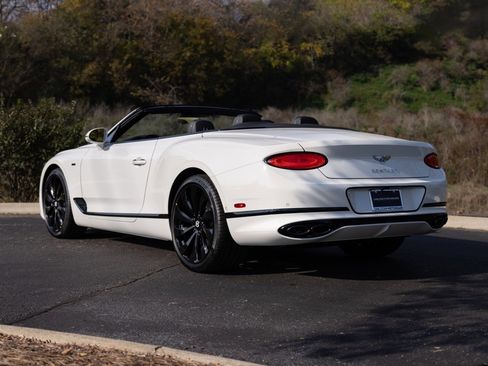 Used 2024 Bentley Continental GT image 7