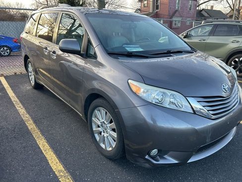 Used 2015 Toyota Sienna XLE Premium image 5