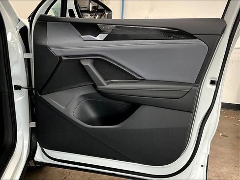 New 2026 Volkswagen Tiguan SE image 29