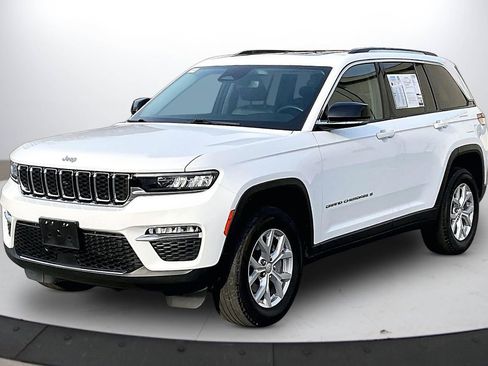 Certified 2023 Jeep Grand Cherokee Limited image 4