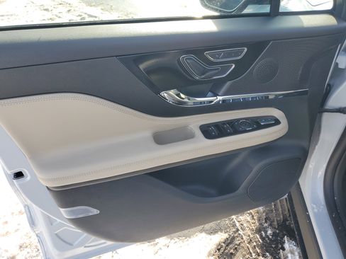 New 2026 Lincoln Corsair Premiere image 8