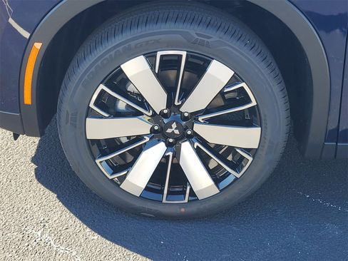 New 2025 Mitsubishi Outlander SE image 31