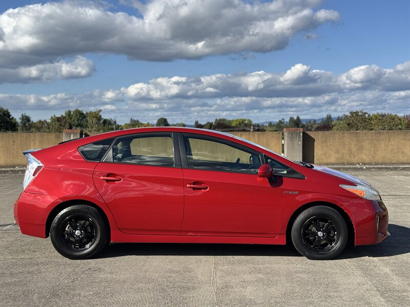 Used 2012 Toyota Prius Two FWD image 6