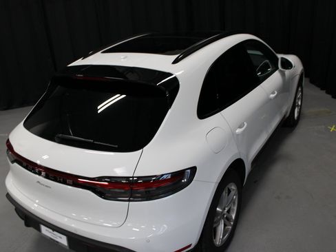 Certified 2025 Porsche Macan image 6