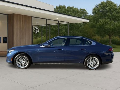 Used 2025 BMW 530i image 12