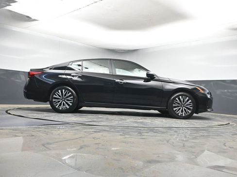 Used 2025 Nissan Altima 2.5 SV image 29