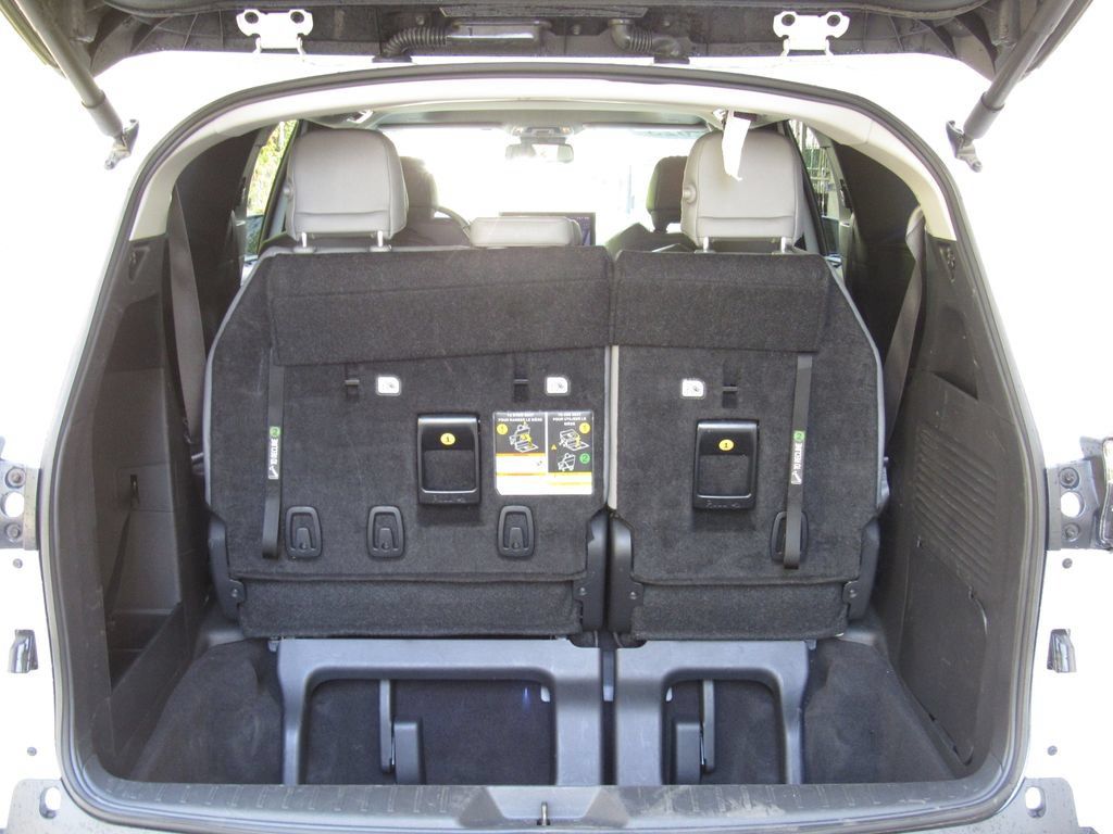 Used 2025 Toyota Sienna XLE FWD image 23