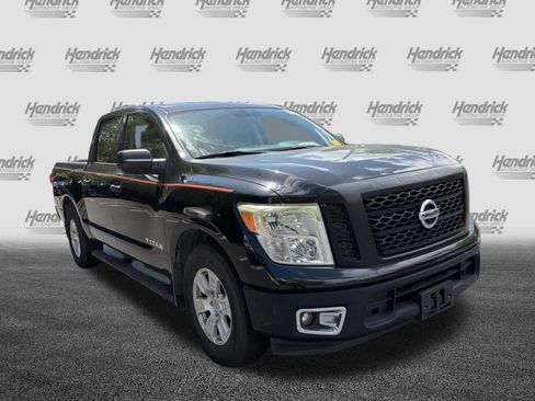 Used 2017 Nissan Titan S image 2